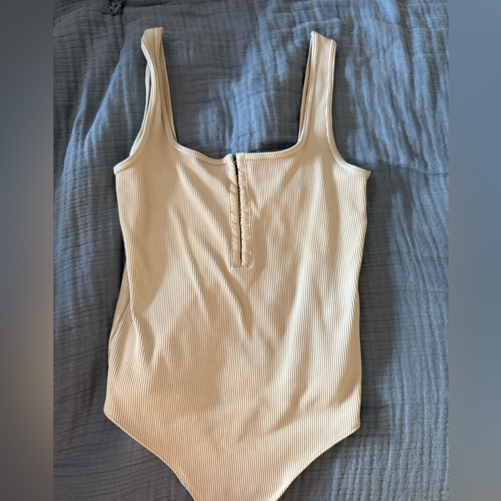 Abercrombie body suit size medium